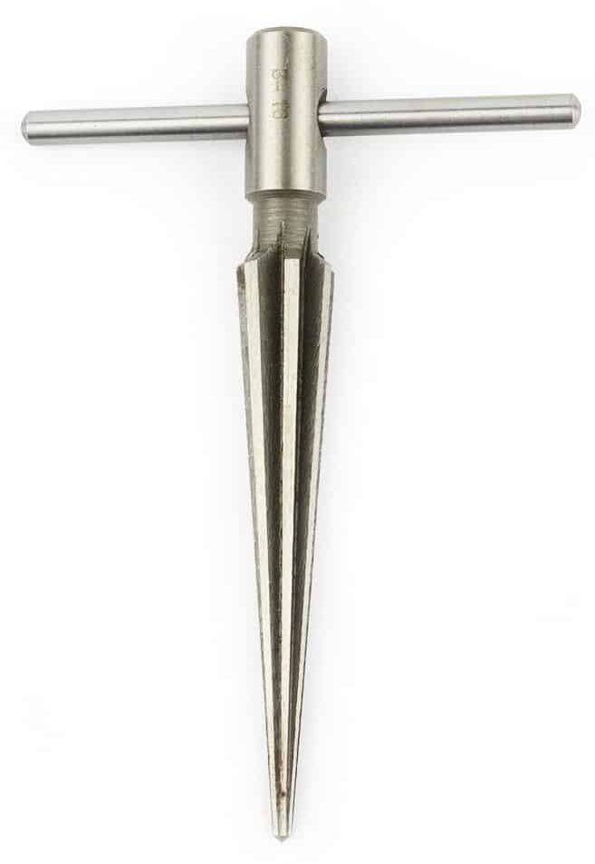 Hand taper reamer suitable for gradually tapering a mold sprue